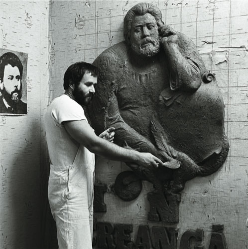 Dumitru Verdianu working at the bas-relief "Ion Creanga" / Saint Petersburg, Russia, 1991