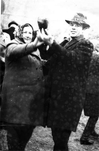 Mother Aniuta Verdianu dancing with Ilie, her brother-in-law / Ungheni, Moldova, 60’s