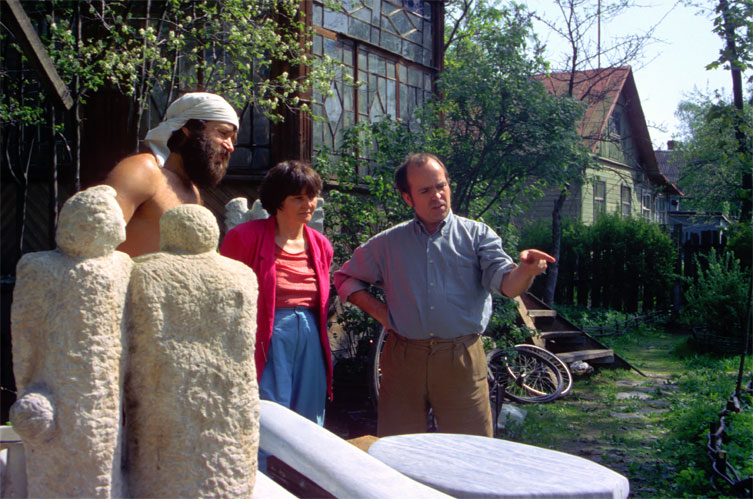 Larisa Astrein and Mihai Tarus in the garden of Dima’s atelier / Saint Petersburg, Russia, 1993